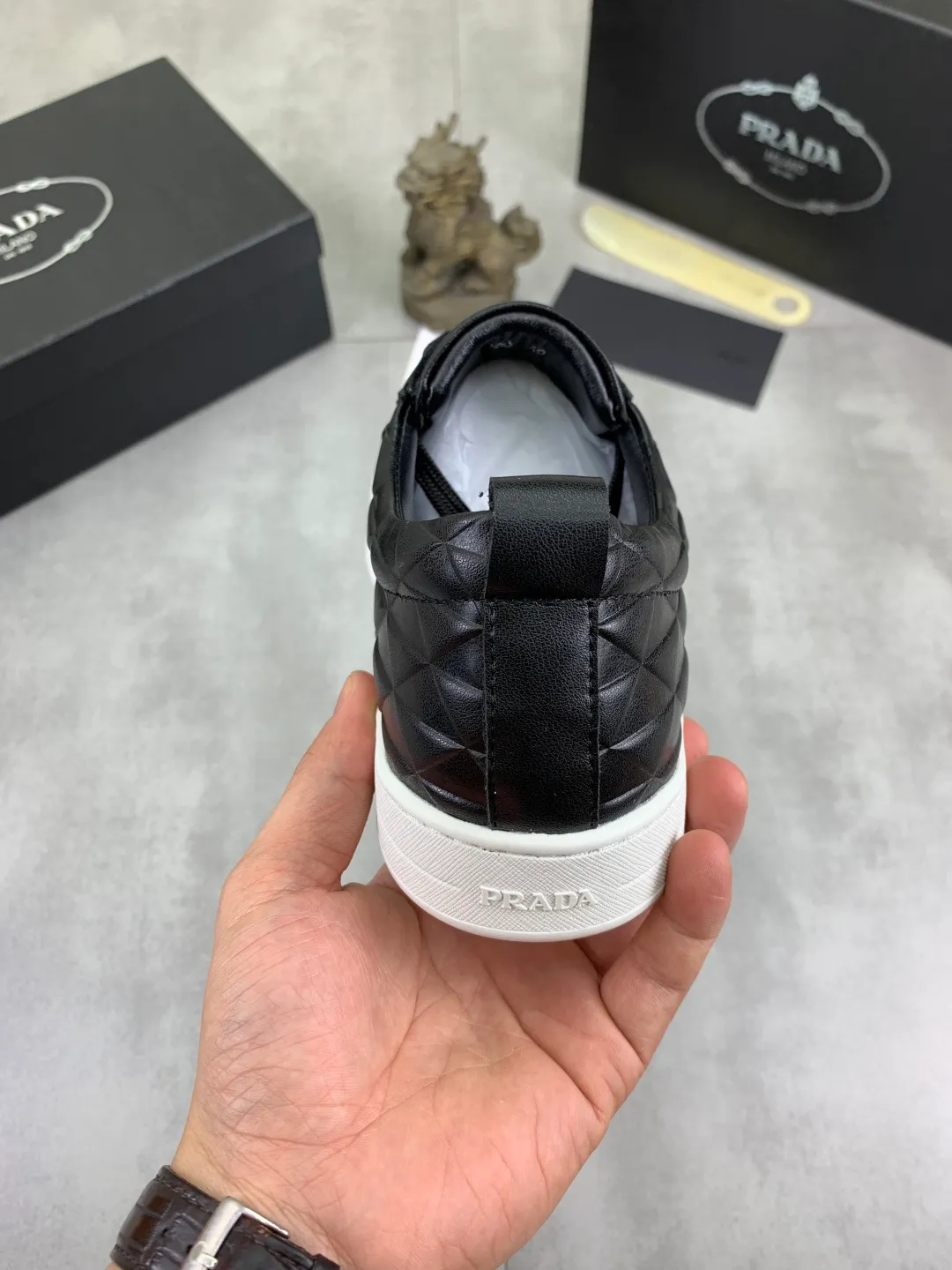 Men's Men's Shoes💰P420💰[New Style] The latest classic model of high-quality PRADA breathable and comfortable men's shoes has been launched on the official website, 1:1 replica, synchronized in Hong Kong, and on the same catwalk; all made of calfskin with breathable mesh fabric ➕Imported soft Soft and comfortable sheepskin lining, 🍡🍡original rubber outsole is non-slip and wear-resistant; comfortable to wear, attractive style, fine workmanship, and simple and neat shoe last, showing a man's courage and toughness, 👍Size: 39-44 2️⃣Color🉑️Choose